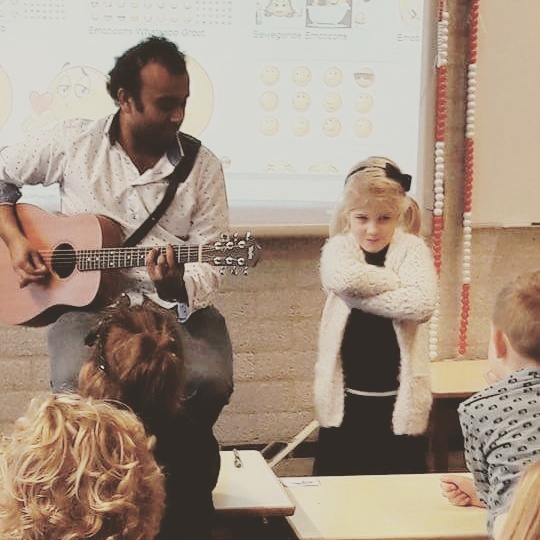 Muziekles Robert Buckert